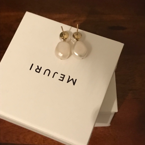Mejuri Pearl ring&earrings - Picture 11 of 14